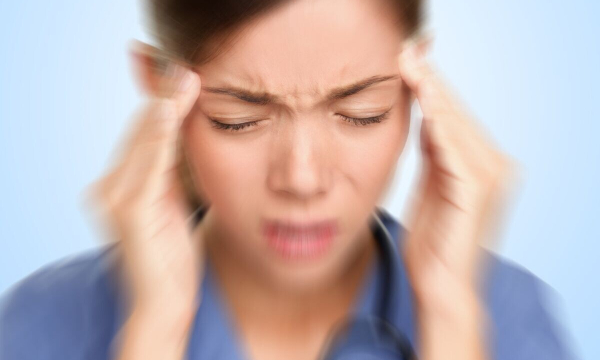 Врач рассказал, как легче перенести магнитную бурю